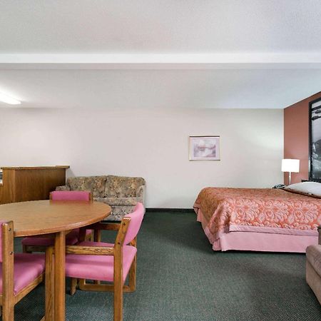 Super 8 By Wyndham Perham Otel Dış mekan fotoğraf