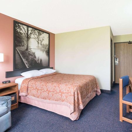 Super 8 By Wyndham Perham Otel Dış mekan fotoğraf
