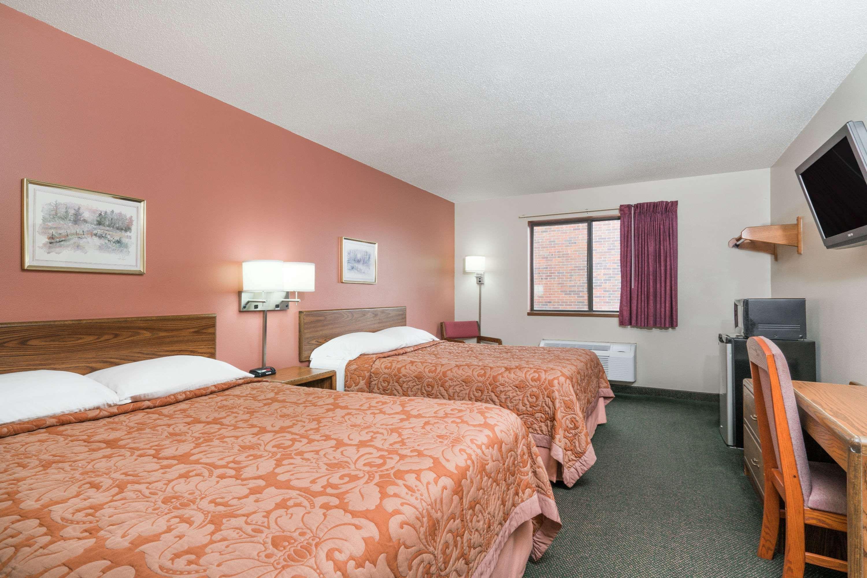 Super 8 By Wyndham Perham Otel Dış mekan fotoğraf