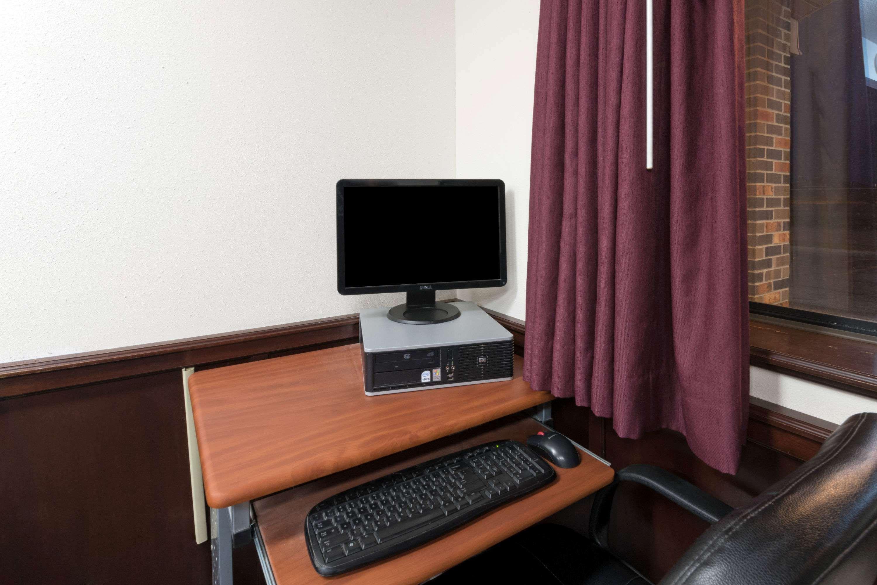 Super 8 By Wyndham Perham Otel Dış mekan fotoğraf