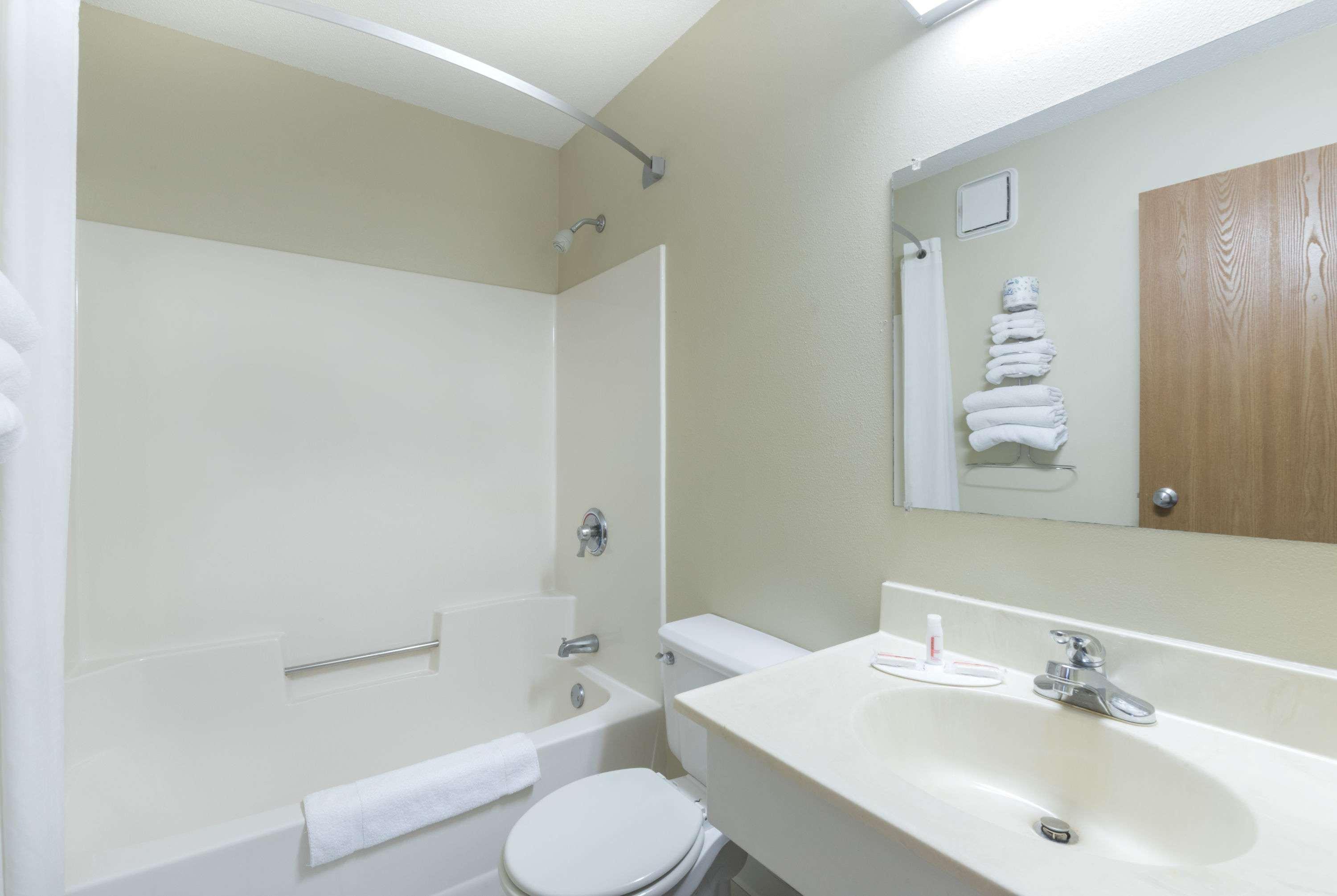 Super 8 By Wyndham Perham Otel Dış mekan fotoğraf